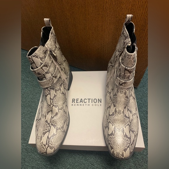 Kenneth Cole Snake Biker Womens Chelsea Boots size 11 with box - Picture 5 of 5